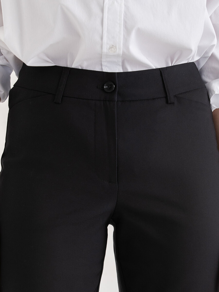 Slim Bermuda Shorts in Cotton Sateen