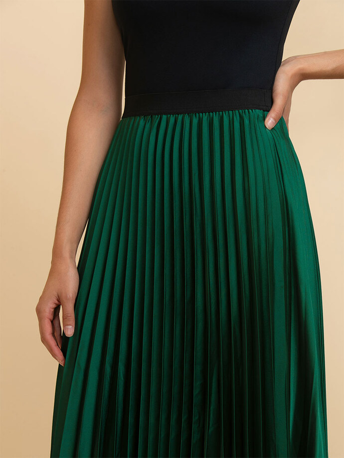 Pleated Midi Skirt Image 3
